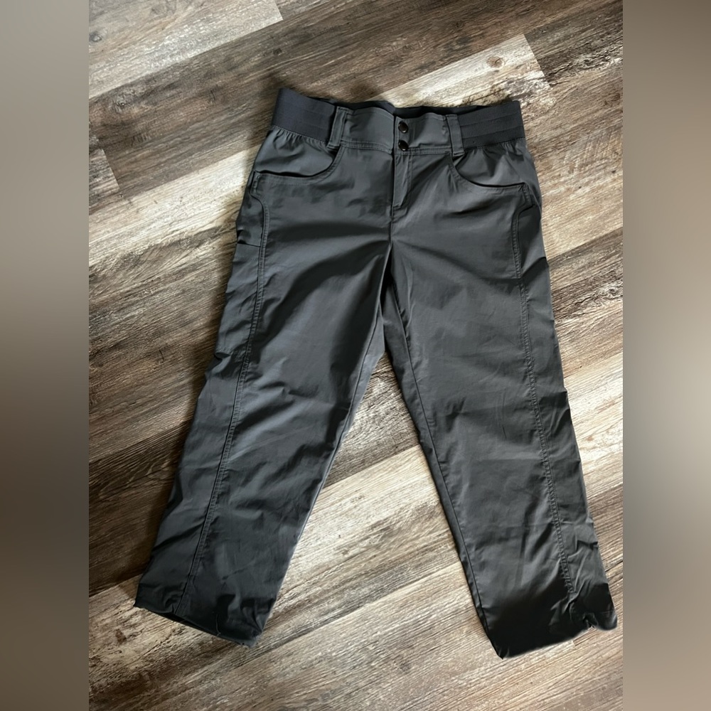 Title Nine Clamber Capris Size 8 Grey